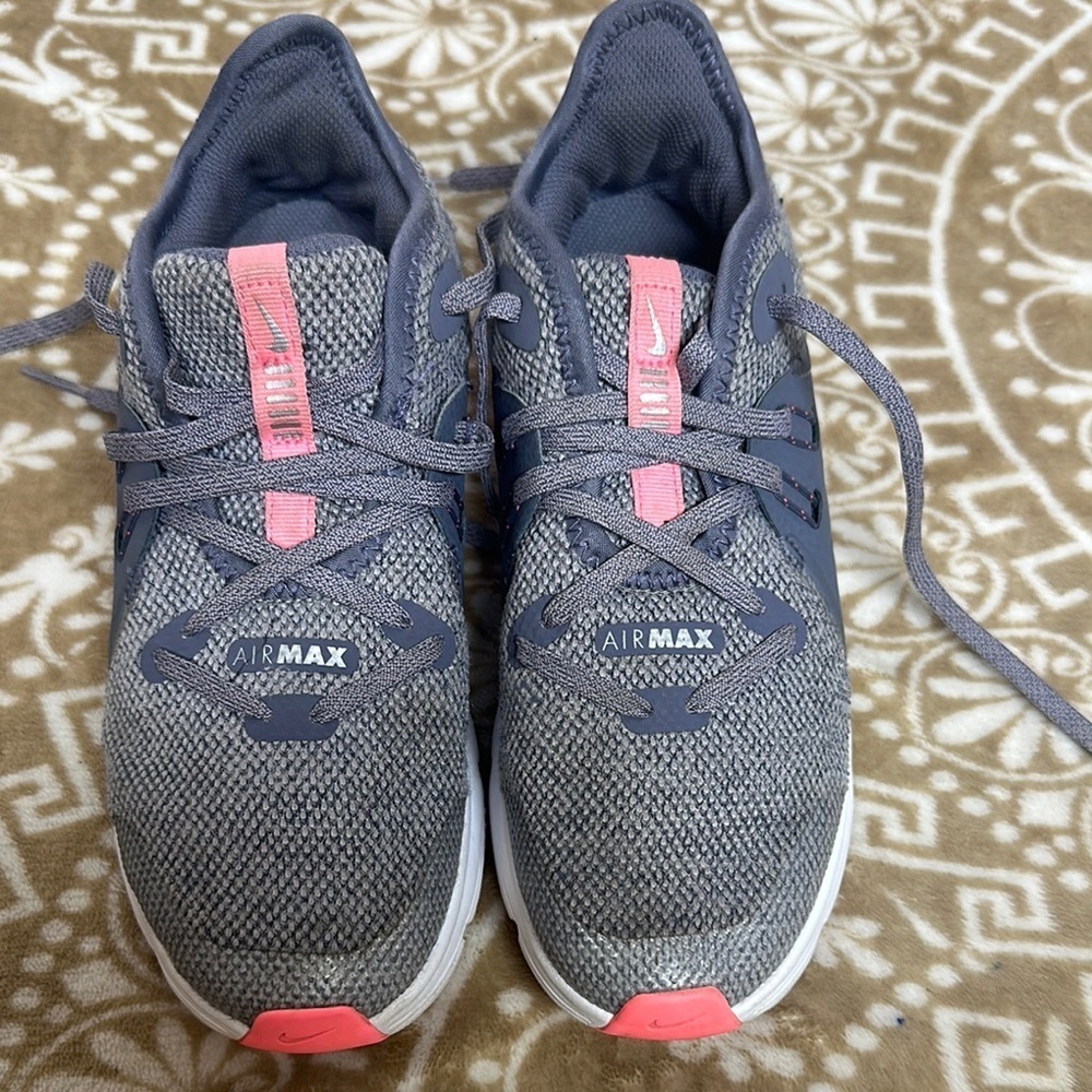 Nike Air Max Gray and Pink Athletic Shoes unisex youth 3 women’s 4.5